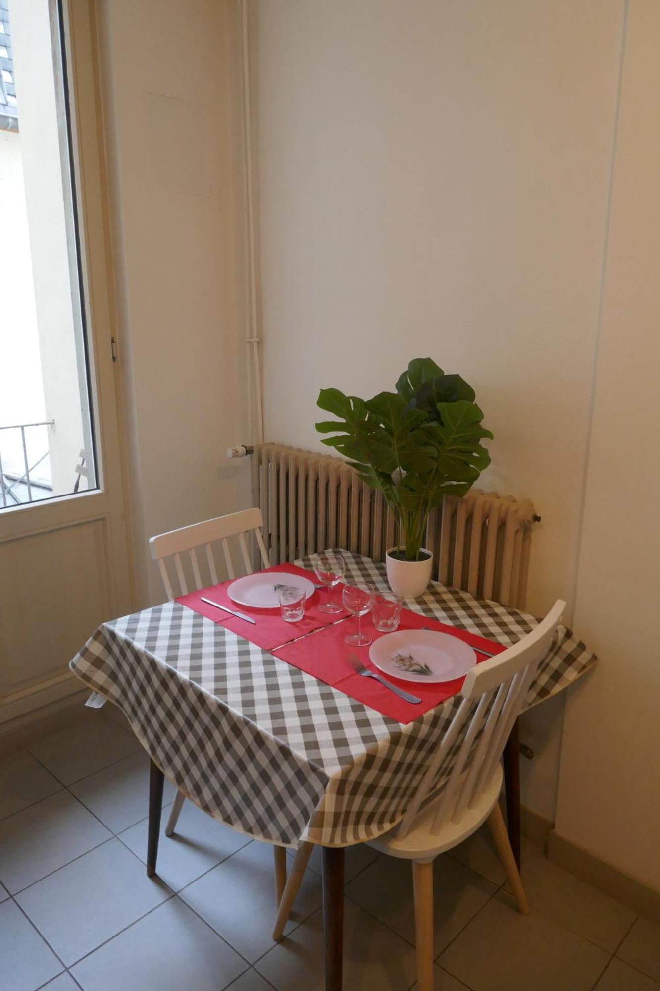 Le Carnot, A Deux Pas Du Centre Ville 브장송 외부 사진