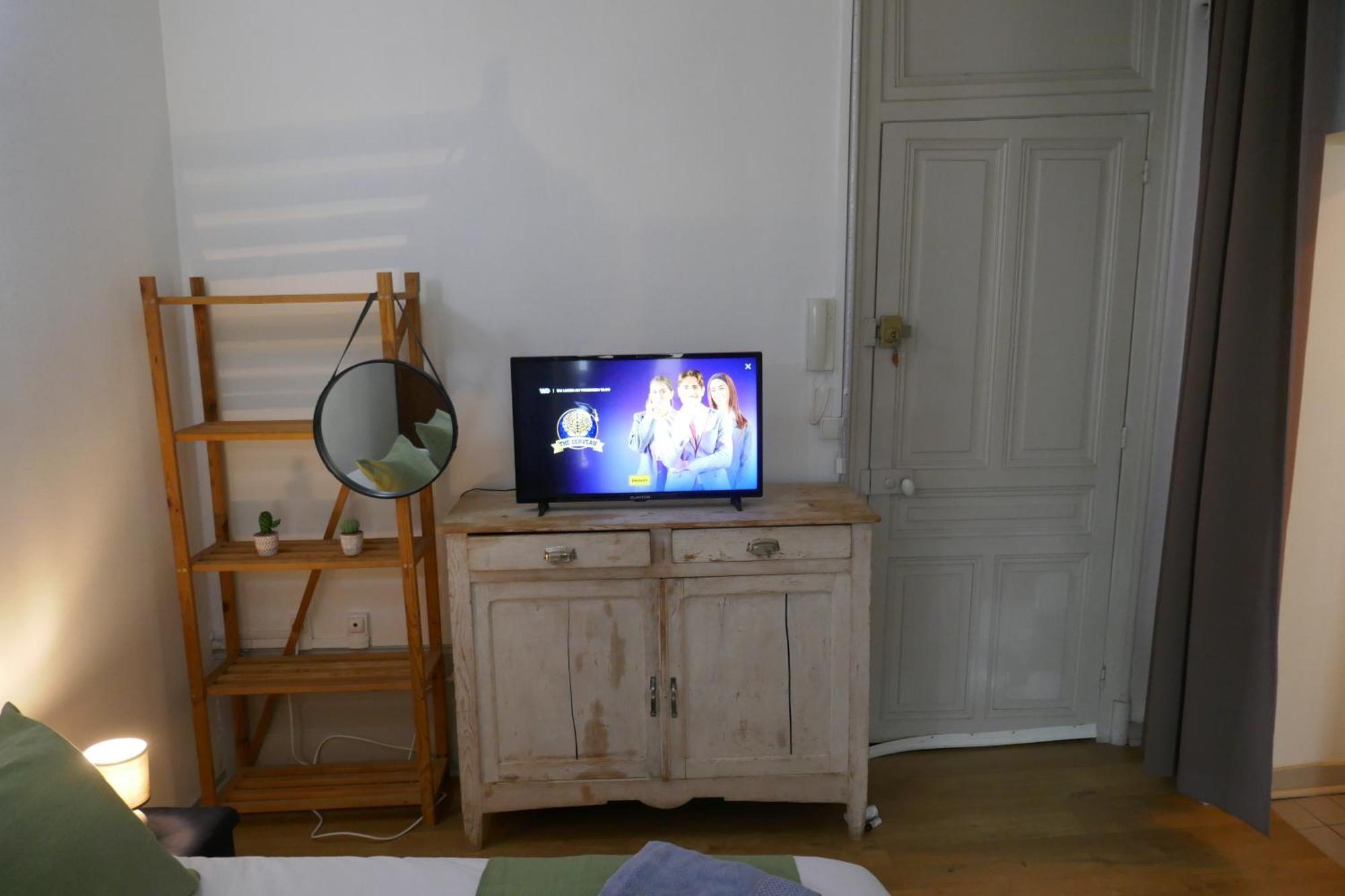 Le Carnot, A Deux Pas Du Centre Ville 브장송 외부 사진